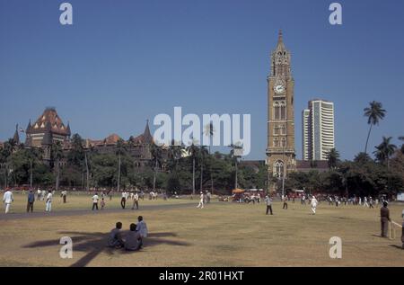 the architecture of the Rajabai Clock Tower of the Universita of Munmbai in Colaba in the city centre of Mumbai in India.  India, Mumbai, March, 1998 Stock Photo