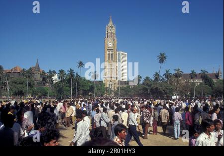 the architecture of the Rajabai Clock Tower of the Universita of Munmbai in Colaba in the city centre of Mumbai in India.  India, Mumbai, March, 1998 Stock Photo