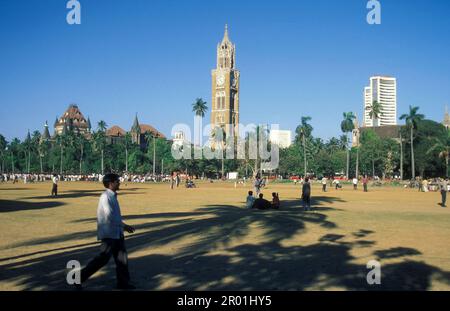 the architecture of the Rajabai Clock Tower of the Universita of Munmbai in Colaba in the city centre of Mumbai in India.  India, Mumbai, March, 1998 Stock Photo