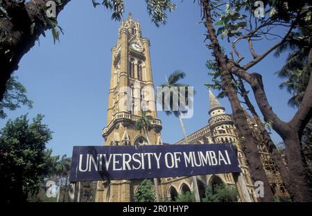 the architecture of the Rajabai Clock Tower of the Universita of Munmbai in Colaba in the city centre of Mumbai in India.  India, Mumbai, March, 1998 Stock Photo