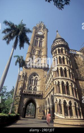 the architecture of the Rajabai Clock Tower of the Universita of Munmbai in Colaba in the city centre of Mumbai in India.  India, Mumbai, March, 1998 Stock Photo