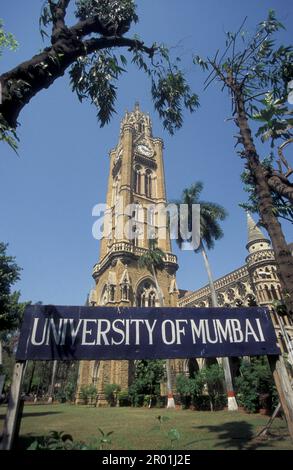 the architecture of the Rajabai Clock Tower of the Universita of Munmbai in Colaba in the city centre of Mumbai in India.  India, Mumbai, March, 1998 Stock Photo