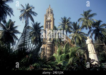 the architecture of the Rajabai Clock Tower of the Universita of Munmbai in Colaba in the city centre of Mumbai in India.  India, Mumbai, March, 1998 Stock Photo