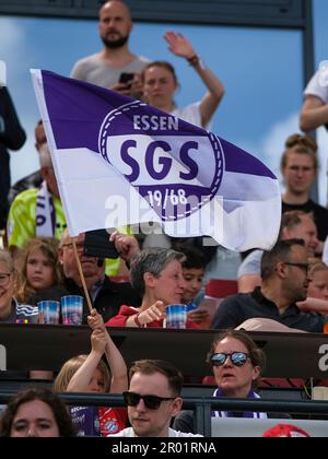 Essen, Germany. 06th May, 2023. Essen, Germany, May 06th 2023: SGS Essen  fan waving a fan flag during the Frauen Bundesliga game between SGS Essen  and FC Bayern unich at the Stadion