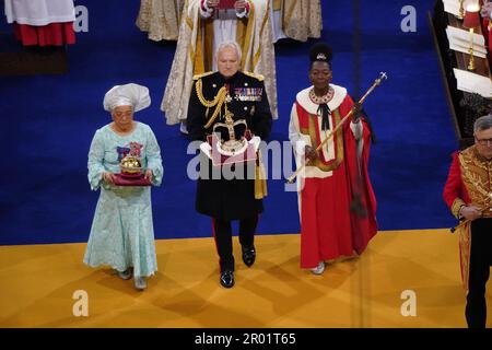 RETRANSMITTED CORRECTING CROWN The Orb, the Sceptre with Dove and St Edward's Crown are brought to the thrones before the coronation of King Charles III and Queen Camilla at Westminster Abbey, London. Picture date: Saturday May 6, 2023. Stock Photo