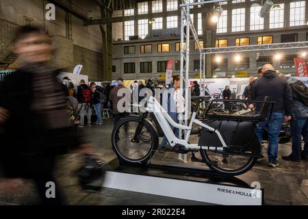 Berlin, Germany. 06th May, 2023. A cargo bike with electric drive is exhibited at the bicycle fair 'VeloBerlin - Das Fahrradfestival'. Credit: Christophe Gateau/dpa/Alamy Live News Stock Photo