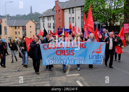 Edinburgh, Scotland, UK. 6th May 2023. The annual Edinburgh and Lothians May Day march, commencing at Johnston Terrace in view of Edinburgh castle then marching down the Royal Mile to the Pleasance where there is a rally, music and stalls. March led by the Stockbridge Pipe Band. Celebrating international workers day. Credit: Craig Brown/Alamy Live News Stock Photo