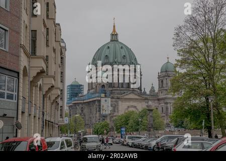 Berlin, Germany. 06th May, 2023. Tourists and visitors are taking a stroll around the Berlin Cathedral, enjoying the beautiful architecture and scenic views of the surrounding area on May 6, 2023. (Photo by Michael Kuenne/PRESSCOV/Sipa USA) Credit: Sipa USA/Alamy Live News Stock Photo