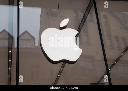 Berlin, Germany. 06th May, 2023. The storefront of the Apple Store on Rosenthaler Straße in Berlin is attracting customers who are stopping by to explore the latest Apple products and technology on May 6, 2023. (Photo by Michael Kuenne/PRESSCOV/Sipa USA) Credit: Sipa USA/Alamy Live News Stock Photo