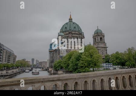 Berlin, Germany. 06th May, 2023. Tourists and visitors are taking a stroll around the Berlin Cathedral, enjoying the beautiful architecture and scenic views of the surrounding area on May 6, 2023. (Photo by Michael Kuenne/PRESSCOV/Sipa USA) Credit: Sipa USA/Alamy Live News Stock Photo