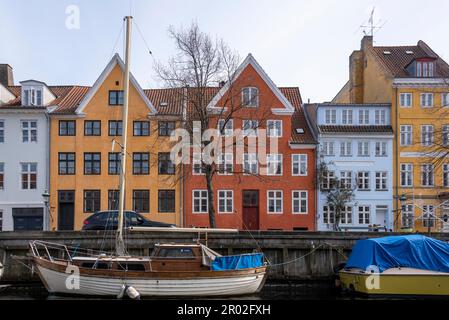 Colourful apartment buildings in the Christianshavn district, Copenhagen, Hovedstaden region, Denmark Stock Photo