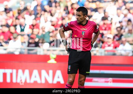 Milan, Italy. 06th May, 2023. Referee Antonio Rapuano in action during Serie A 2022/23 football match between AC Milan and SS Lazio at San Siro Stadium, Milan, Italy on May 06, 2023 Credit: Live Media Publishing Group/Alamy Live News Stock Photo