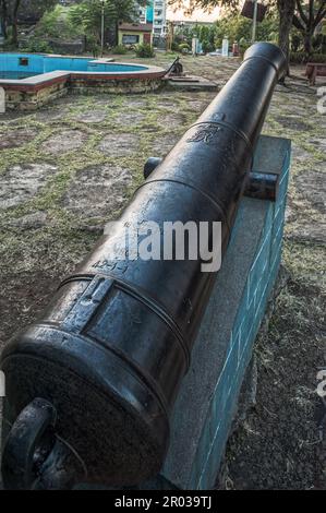 20 11 2013 Vintage George II cipher monogram of Great Britain on Cannon ...