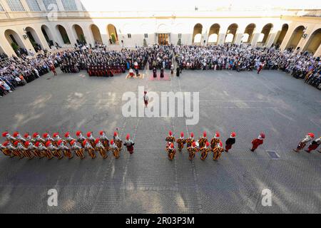 Vatican, Vatican. 06th May, 2023. Italy, Rome, Vatican, 2023/5/6. Pontifical Swiss Guards attend the swearing-in ceremony at the San Damaso Courtyard at the Vatican, Photograph by Vatican media /Catholic Press Photo RESTRICTED TO EDITORIAL USE - NO MARKETING - NO ADVERTISING CAMPAIGNS. Credit: Independent Photo Agency/Alamy Live News Stock Photo