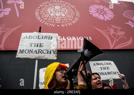 London, UK. 06th May, 2023. A protester speaks on a megaphone during an Anti-monarchist protest during King Charles III's Coronation in Trafalgar Square. Credit: SOPA Images Limited/Alamy Live News Stock Photo