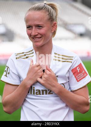 Essen, Germany. 06th May, 2023. Essen, Germany, May 06th 2023: SGS Essen  fan waving a fan flag during the Frauen Bundesliga game between SGS Essen  and FC Bayern unich at the Stadion