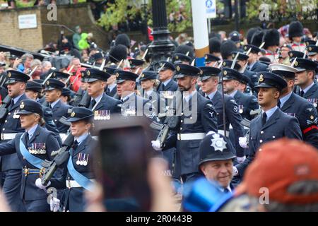 London, UK. 06th May, 2023. On the day of King Charles III's coronation, several Royal Guards are marching towards Buckingham Palace. Credit: Sinai Noor/Alamy Live News Stock Photo