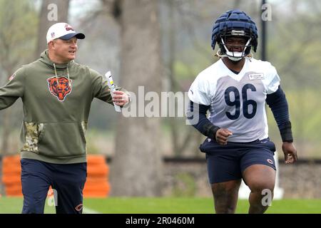 Chicago Bears offensive coordinator Luke G , left, talks to Chicago  Bears 2023 draft pick, defensive lineman Zacch Pickens during the NFL  football team's rookie minicamp at Halas Hall in Lake Forest, Ill.,  Saturday, May 6, 2023. (AP Photo/Nam Y. Huh