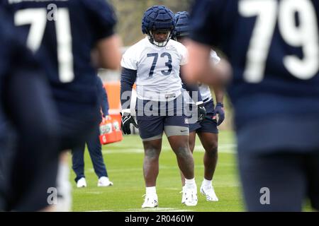 Chicago Bears 2023 Rookie Tryout quarterback N'Kosi Perry warms up during  the NFL football team's rookie minicamp at Halas Hall in Lake Forest, Ill.,  Saturday, May 6, 2023. (AP Photo/Nam Y. Huh