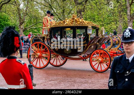 London, UK. 6th May, 2023. Prince William and Family return along the Mall in a State Coach after the Coronation. Credit: Grant Rooney/Alamy Live News Stock Photo