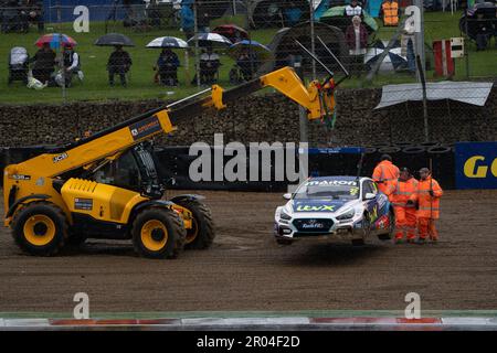 Longfield, UK. 06th May, 2023. Qualifying during the British Touring Car Championship at Brands Hatch, Longfield, England on 6 May 2023. Photo by Chris Williams. Editorial use only, license required for commercial use. No use in betting, games or a single club/league/player publications. Credit: UK Sports Pics Ltd/Alamy Live News Stock Photo