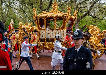 London, UK. 6th May, 2023. King Charles III and Queen Camilla return along The Mall to Buckingham Palace in The Gold State Coach after the Coronation. Credit: Grant Rooney/Alamy Live News Stock Photo