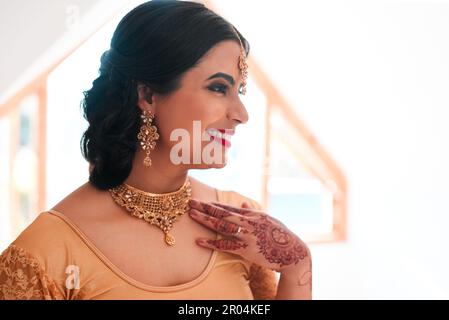 Bridal style to swoon over. a beautiful young woman getting ready for her wedding. Stock Photo