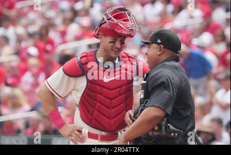 St. Louis, USA. 06th May, 2023. St. Louis Cardinals catcher Andrew Knizner chats with home plate umpire Adrian Johnson before the first pitch against the Detroit Tigers at Busch Stadium in St. Louis on Saturday, May 6, 2023. Photo by Bill Greenblatt/UPI Credit: UPI/Alamy Live News Stock Photo