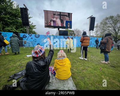 London, UK. 6th May, 2023. Britons braved the bad weather to get a glimpse of Red Arrows flypast in London's Hyde Park. (Credit Image: © Laura Chiesa/Pacific Press via ZUMA Press Wire) EDITORIAL USAGE ONLY! Not for Commercial USAGE! Stock Photo