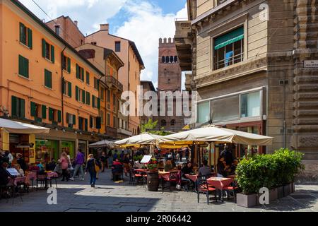 Straßenzene in der historischen Altstadt, Bologna, Emilia - Romagna, Italien Stock Photo