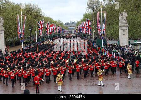 LONDON, ENGLAND - MAY 06: The military procession, the largest of its kind since the 1953 Coronation of Her Majesty Queen Elizabeth II, makes its way down The Mall towards Buckingham Palace during the Coronation of King Charles III and Queen Camilla on May 06, 2023 in London, England. The Coronation of Charles III and his wife, Camilla, as King and Queen of the United Kingdom of Great Britain and Northern Ireland, and the other Commonwealth realms takes place at Westminster Abbey today. Charles acceded to the throne on 8 September 2022, upon the death of his mother, Elizabeth II. (MB Media) Stock Photo