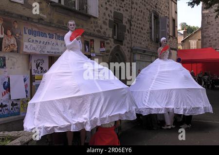 Street theater festival. Wandering in the street. Cie des Mangeurs de Cercle; 'Crinoline' show. Aurillac, Cantal, France Stock Photo