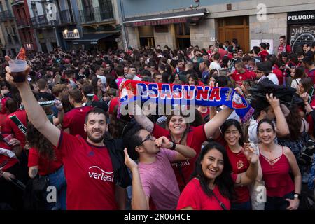 Pamplona, Spain. 06th May, 2023. A group of Osasuna supporters hold the flag and look at the camera. Final of the King's Cup lived in Pamplona, between CA Osasuna and Real Madrid CF. The Real Madrid team finally beat Osasuna by 2 goals to 1 and thus obtained the first place in the Spanish soccer league. (Photo by Nacho Boullosa/SOPA Images/Sipa USA) Credit: Sipa USA/Alamy Live News Stock Photo