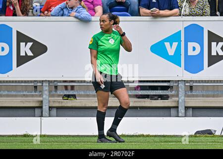 Zwolle, Netherlands. 07th May, 2023. ZWOLLE, NETHERLANDS - MAY 7: referee Marisca Overtoom during the Dutch Azerion Eredivisie Vrouwen match between PEC Zwolle and Ajax at the MAC3PARK stadion on May 7, 2023 in Zwolle, Netherlands (Photo by Jan Mulder/Orange Pictures) Credit: Orange Pics BV/Alamy Live News Stock Photo