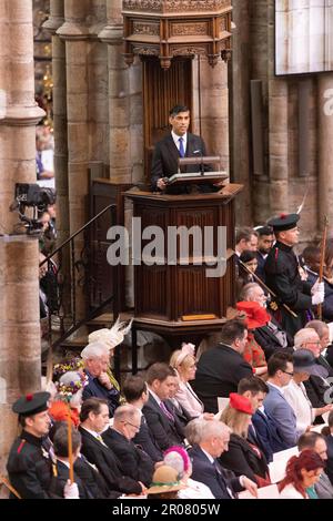 PHOTO:JEFF GILBERT 06th May 2023 Rishi Sunak, UK Prime Minister, gives a reading at King Charles III Coronation inside Westminster Abbey, London, UK Stock Photo