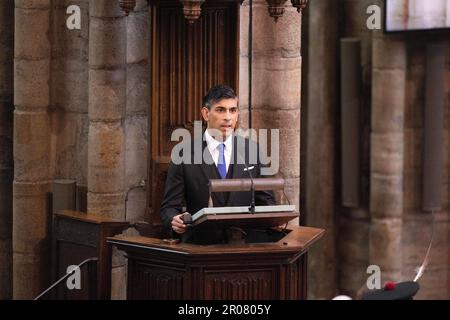 PHOTO:JEFF GILBERT 06th May 2023 British Prime Minister Rishi Sunak gives a reading at the King Charles III Coronation inside Westminster Abbey, Londo Stock Photo