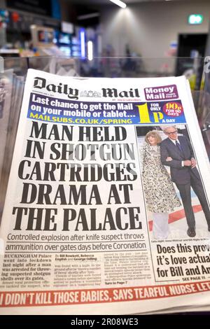 'Man Held in Shotgun Cartridges Drama at The Palace' Daily Mail newspaper headline front page Buckingham Palace article 3 May London England UK Stock Photo