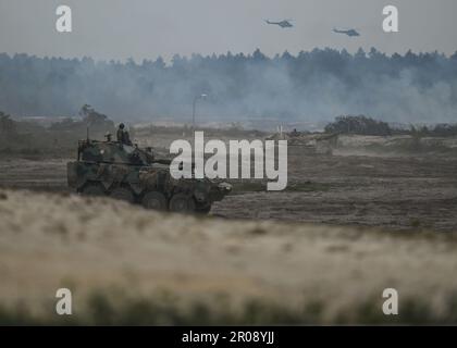 Soldiers from Poland, USA, Slovenia and Romania, push their skills to the limit during a high-intensity ANACONDA-23 training session at the Nowa Deba training ground, Poland. Credit: ASWphoto/Alamy Live News Stock Photo