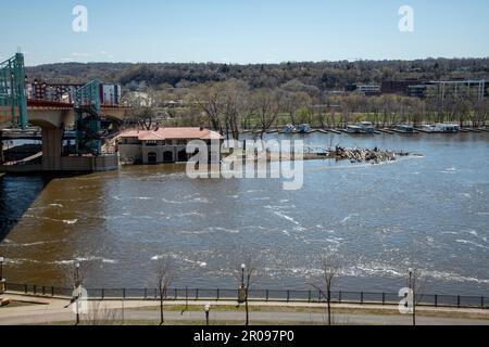 Downtown St Paul Framed By The High Bridge Stock Photo - Download Image Now  - St. Paul - Minnesota, Minnesota, Downtown District - iStock