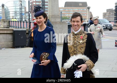 A smiling Rory Stewart & his wife Shoshana Clak arrive early for the