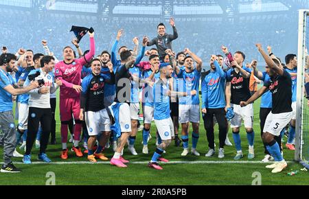 Naples, Italy. 7th May, 2023. Napoli's players celebrate after the Italian Serie A football match between Napoli and Fiorentina in Naples, Italy, May 7, 2023. Credit: Alberto Lingria/Xinhua/Alamy Live News Stock Photo