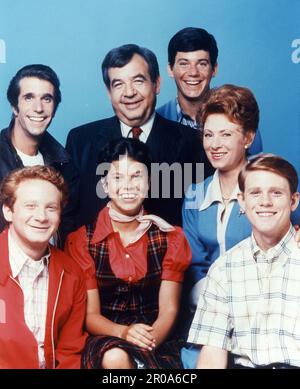 June 15, 1979, Hollywood, CA, USA: 'Happy Days' cast: DONNY MOST, HENRY WINKLER, ERIN MORAN, TOM BOSLEY, ANSON WILLIAMS, MARION ROSS, RON HOWARD. Happy Days an American television sitcom aired on ABC from January 15, 1974, to July 19, 1984, 255 half-hour episodes spanning over 11 seasons. One of the most successful series of the 1970s. The series presented an idealized vision of life in the 1950s and early 1960s Midwestern USA. (Credit Image: © Miller-Milkis Productions/Entertainment Pictures via ZUMA Press Wire) EDITORIAL USAGE ONLY! Not for Commercial USAGE! Stock Photo
