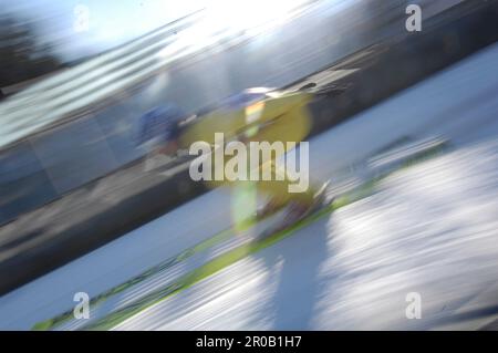 Skispringen allgemein, Skispringer beim Start auf der Schanze. Skispringen Welt Cup in Willingen 17.2.2008 Stock Photo