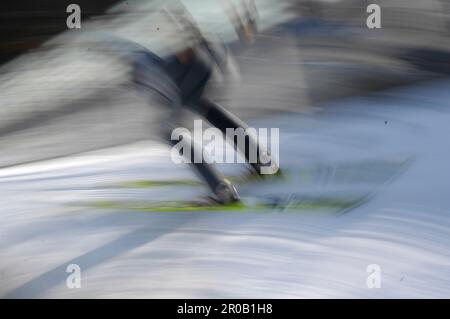 Skispringen allgemein, Skispringer beim Start auf der Schanze. Skispringen Welt Cup in Willingen 17.2.2008 Stock Photo