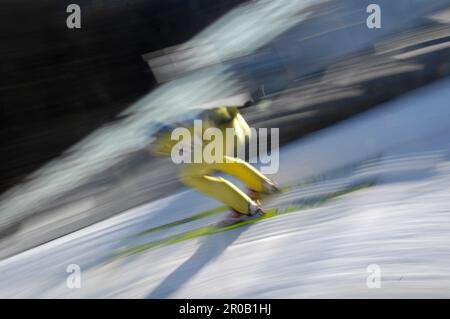 Skispringen allgemein, Skispringer beim Start auf der Schanze. Skispringen Welt Cup in Willingen 17.2.2008 Stock Photo