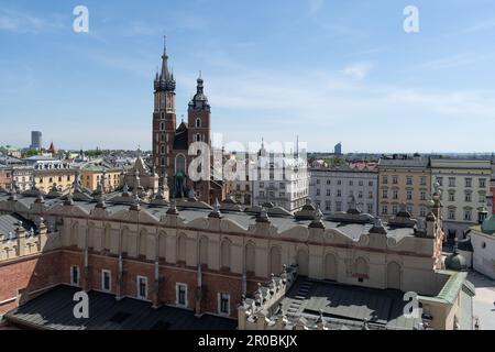 St. Mary's Basilica, Main Market Square in old town Krakow, Poland. Bazylika Mariacka, Kościół Mariacki Church Kraków and Cracow Cloth Hall Sukiennice.