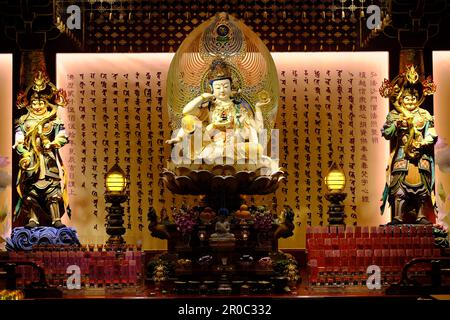 Singapore - Buddha Tooth Relic Temple - Buddha Bodhisattva Cintamanicakra Avalokitesvara statue Stock Photo