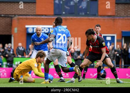 Ben Killip #1 of Hartlepool United claims the ball at the feet of Isaac Olaofe #20 of Stockport County during the Sky Bet League 2 match Stockport County vs Hartlepool United at Edgeley Park Stadium, Stockport, United Kingdom, 8th May 2023  (Photo by Ben Roberts/News Images) Stock Photo