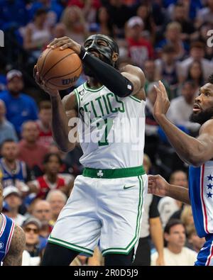 Boston Celtics' Jaylen Brown (7) drives past Orlando Magic's Cory