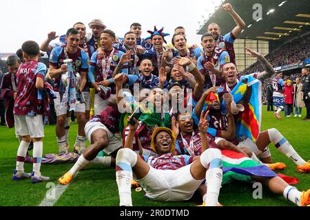 Burnley, UK. 08th May, 2023. Burnley players celebrate with the Championship Trophy after the Sky Bet Championship match Burnley vs Cardiff City at Turf Moor, Burnley, United Kingdom, 8th May 2023 (Photo by Steve Flynn/News Images) in Burnley, United Kingdom on 5/8/2023. (Photo by Steve Flynn/News Images/Sipa USA) Credit: Sipa USA/Alamy Live News Stock Photo